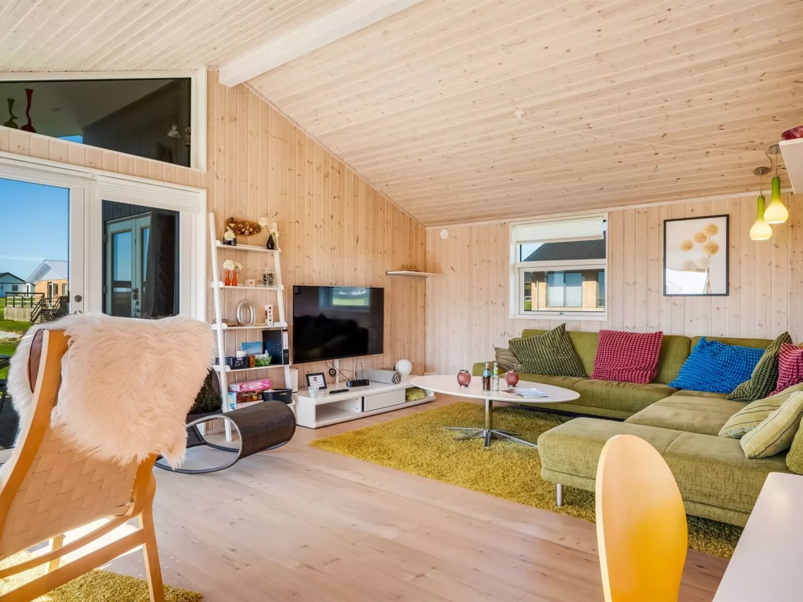 "Ginia" - 150m to the fjord-Drinnen