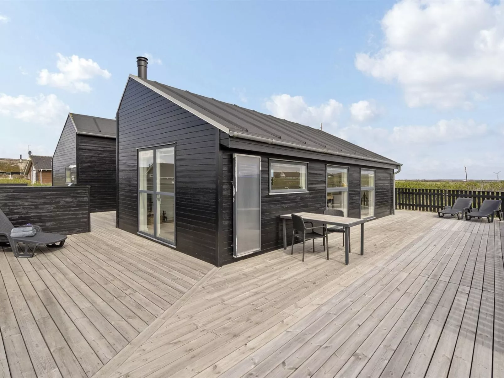 "Damaskin" - 300m from the sea-Draußen