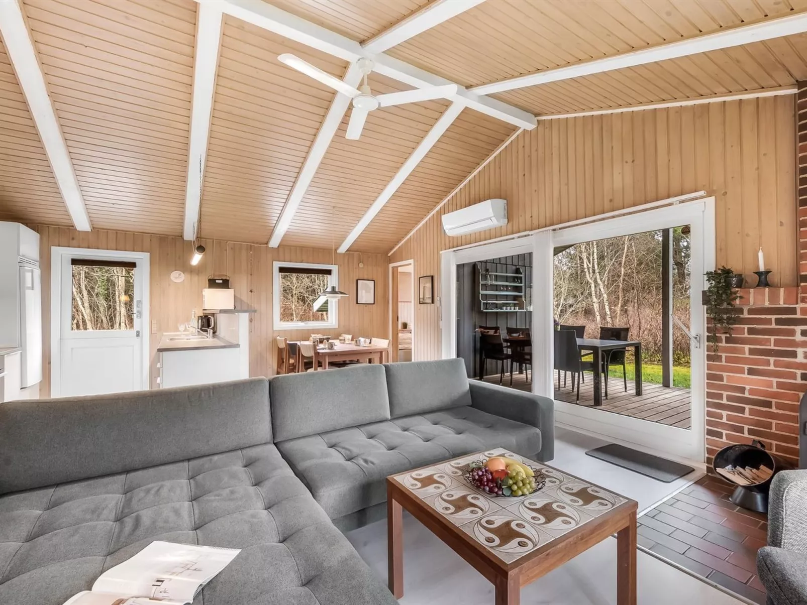 "Fredger" - 1.8km from the sea-Dedans