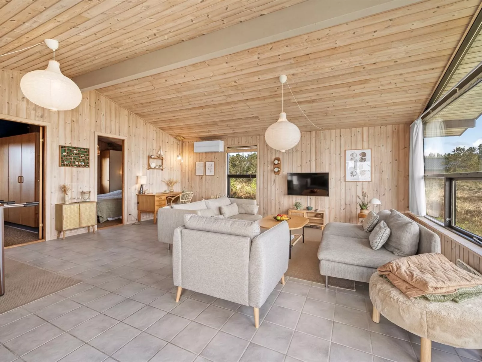 "Brunkil" - 500m from the sea-Inside