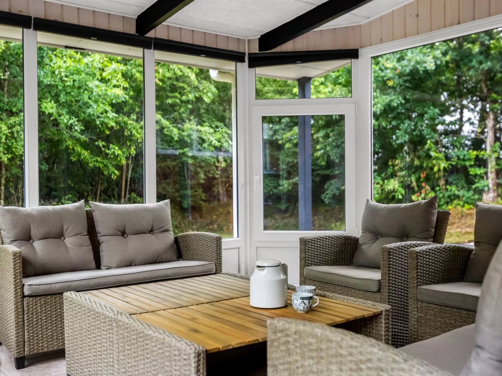 "Gwen" - 2.7km from the sea-Dedans