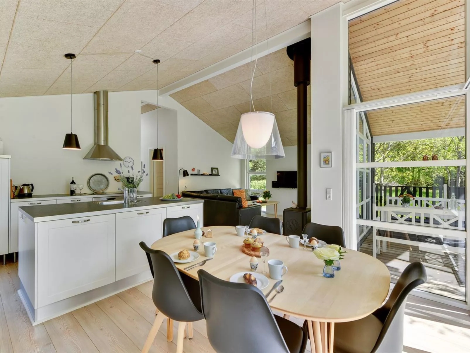 "Elena" - 800m to the fjord-Inside