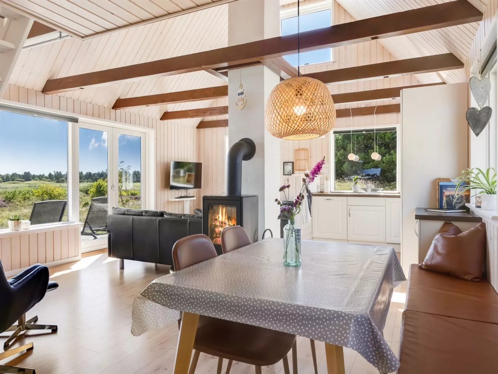 "Clare" - 4km from the sea-Dedans