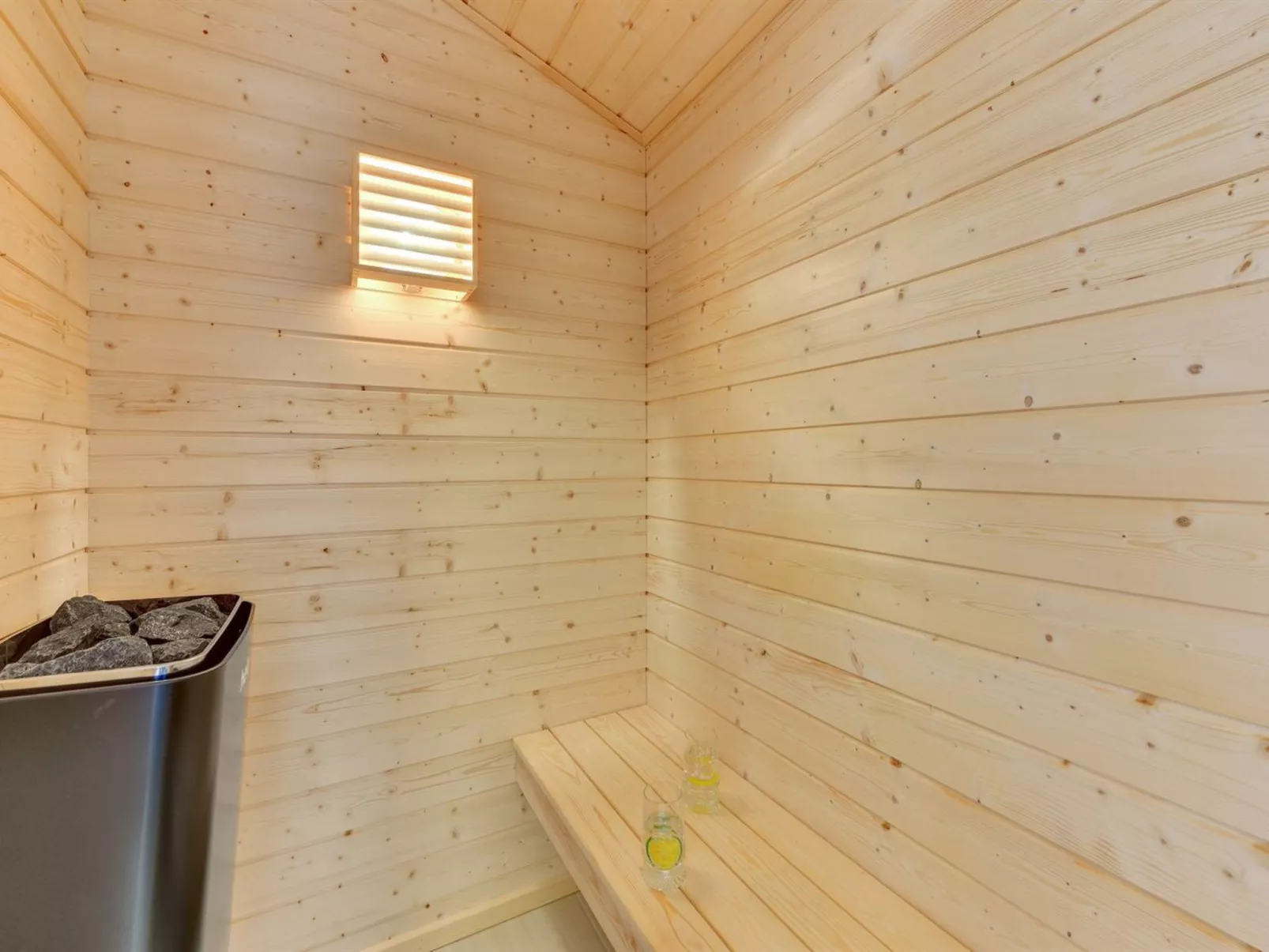 "Tindra" - 30m to the fjord-Dedans