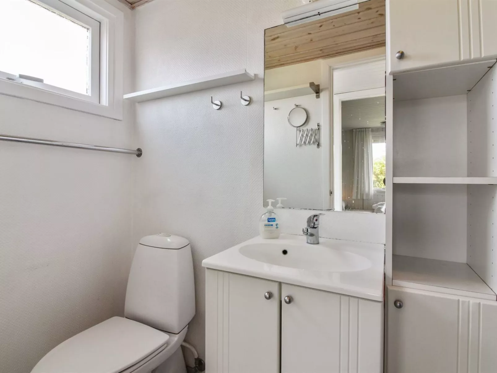 "Harry" - 100m from the sea-Dedans