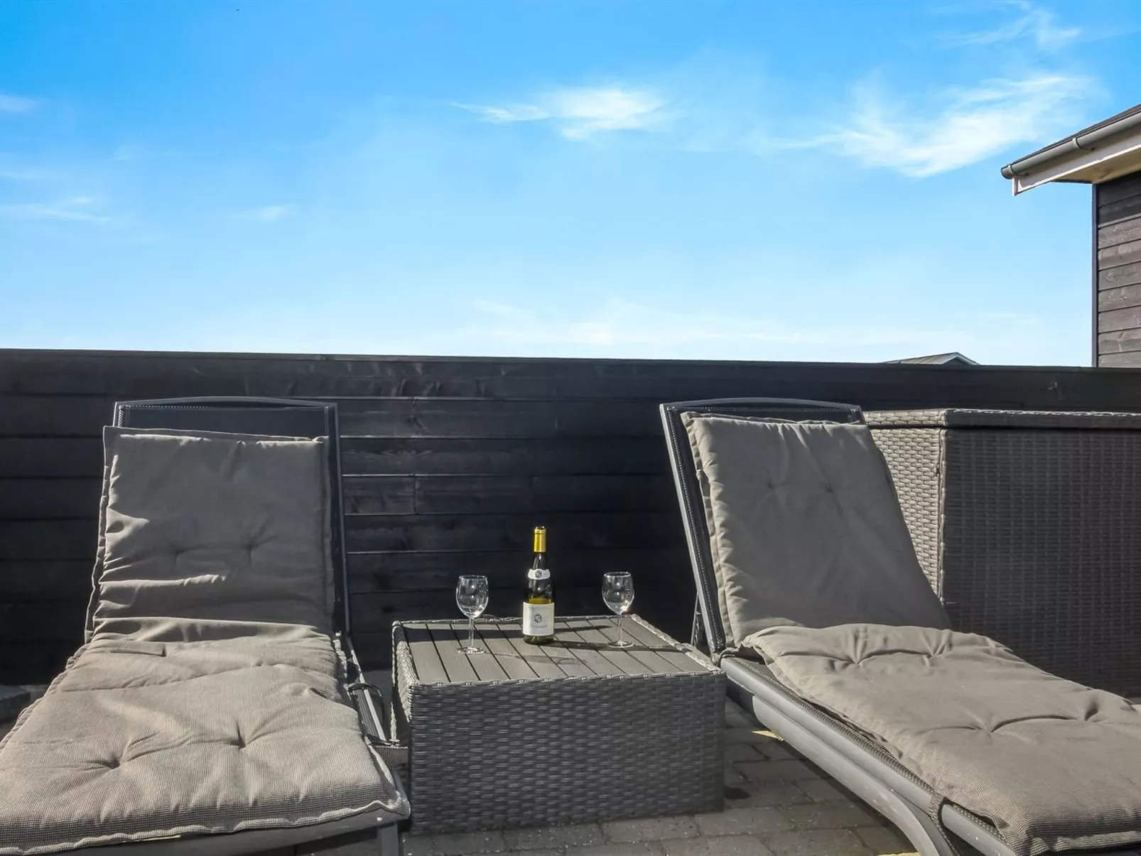 "Edgar" - 1.5km from the sea-Outside