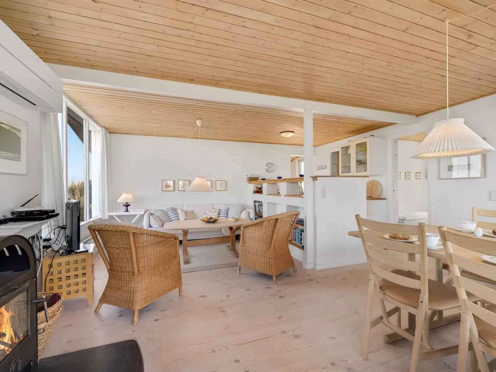 "Vina" - 200m to the fjord-Inside