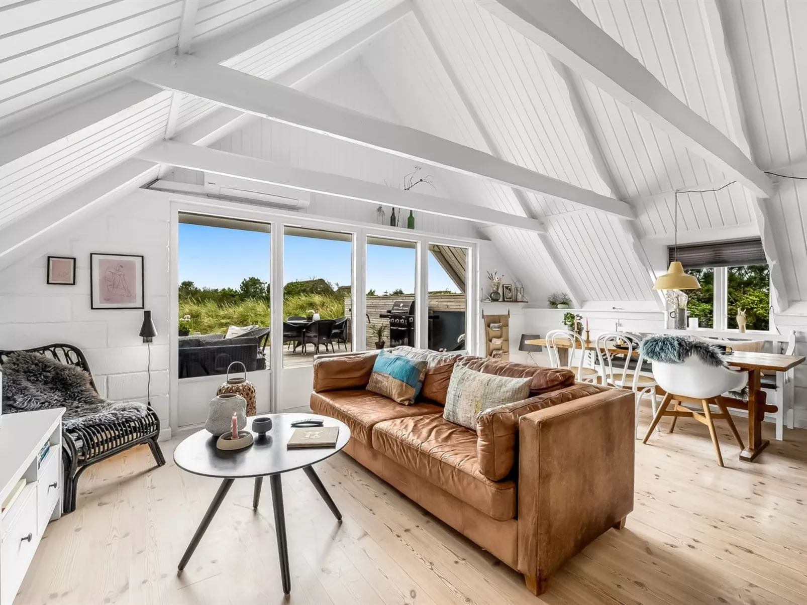 "Hen" - 400m from the sea-Dedans