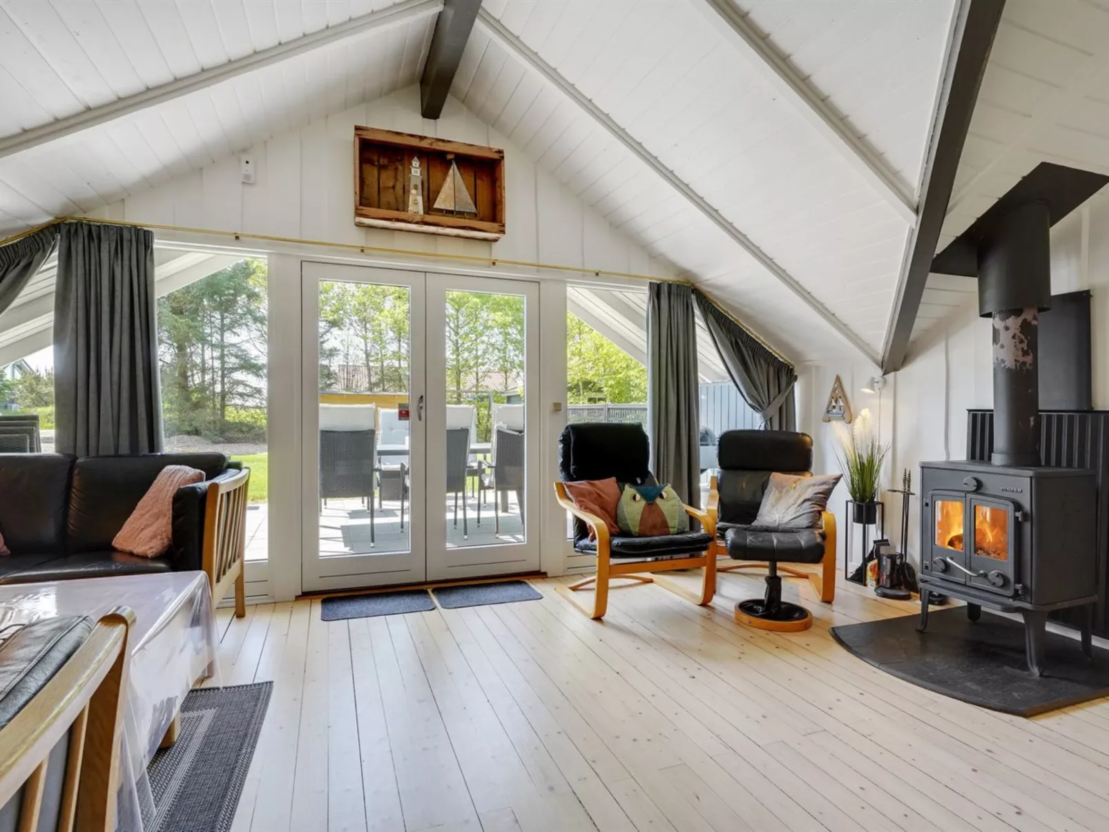 "Hjalmara" - 900m from the sea-Inside