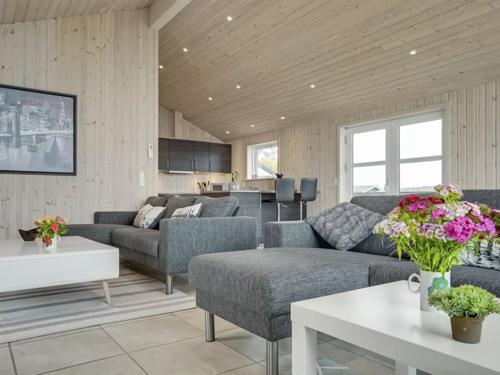 "Mavis" - 800m from the sea-Inside