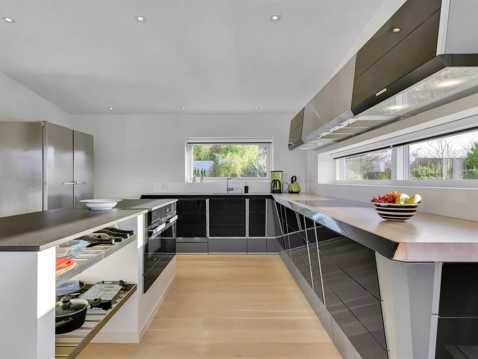 "Ermelinda" - 900m to the fjord-Drinnen