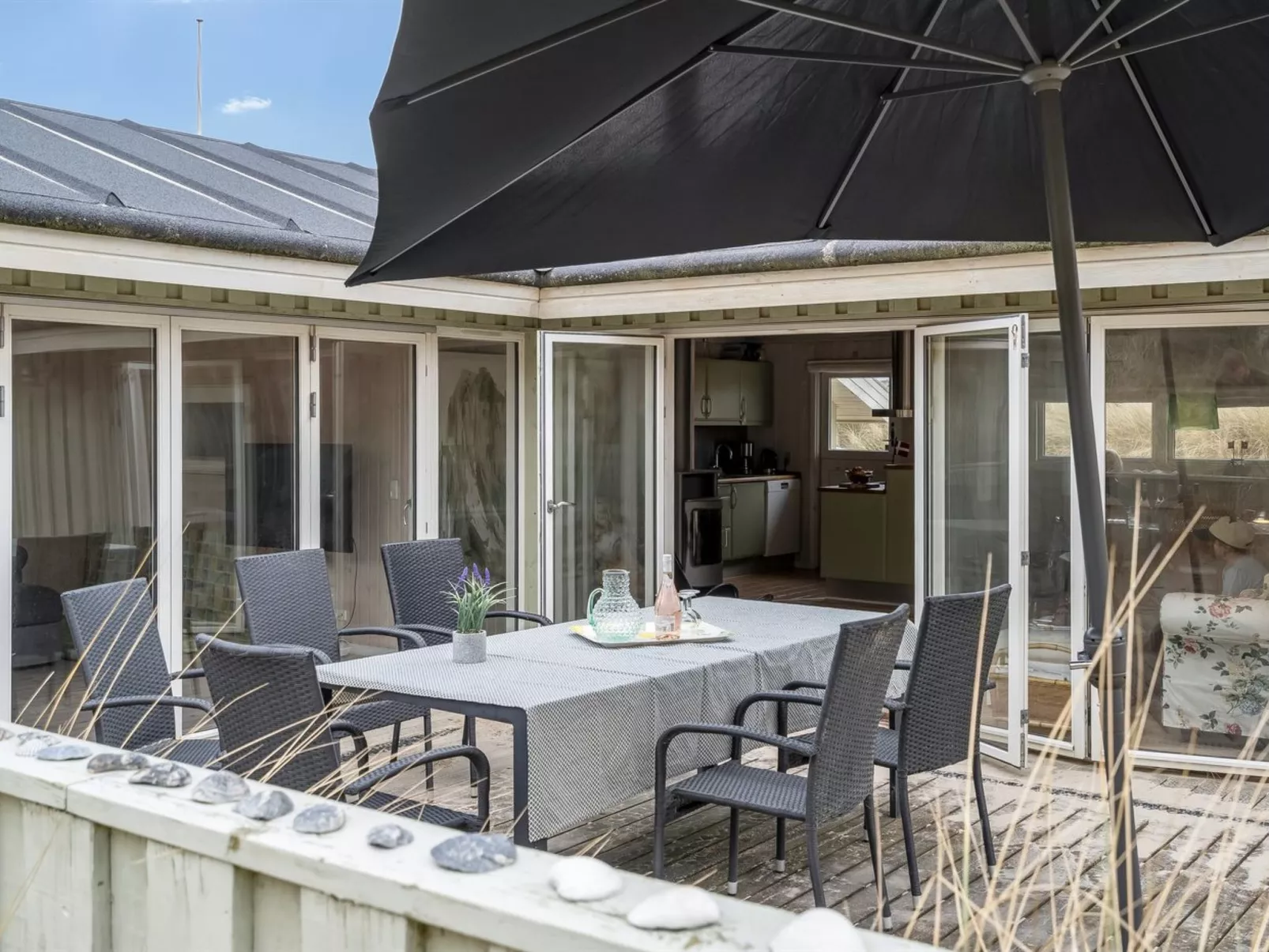 "Erwith" - 50m from the sea-Outside