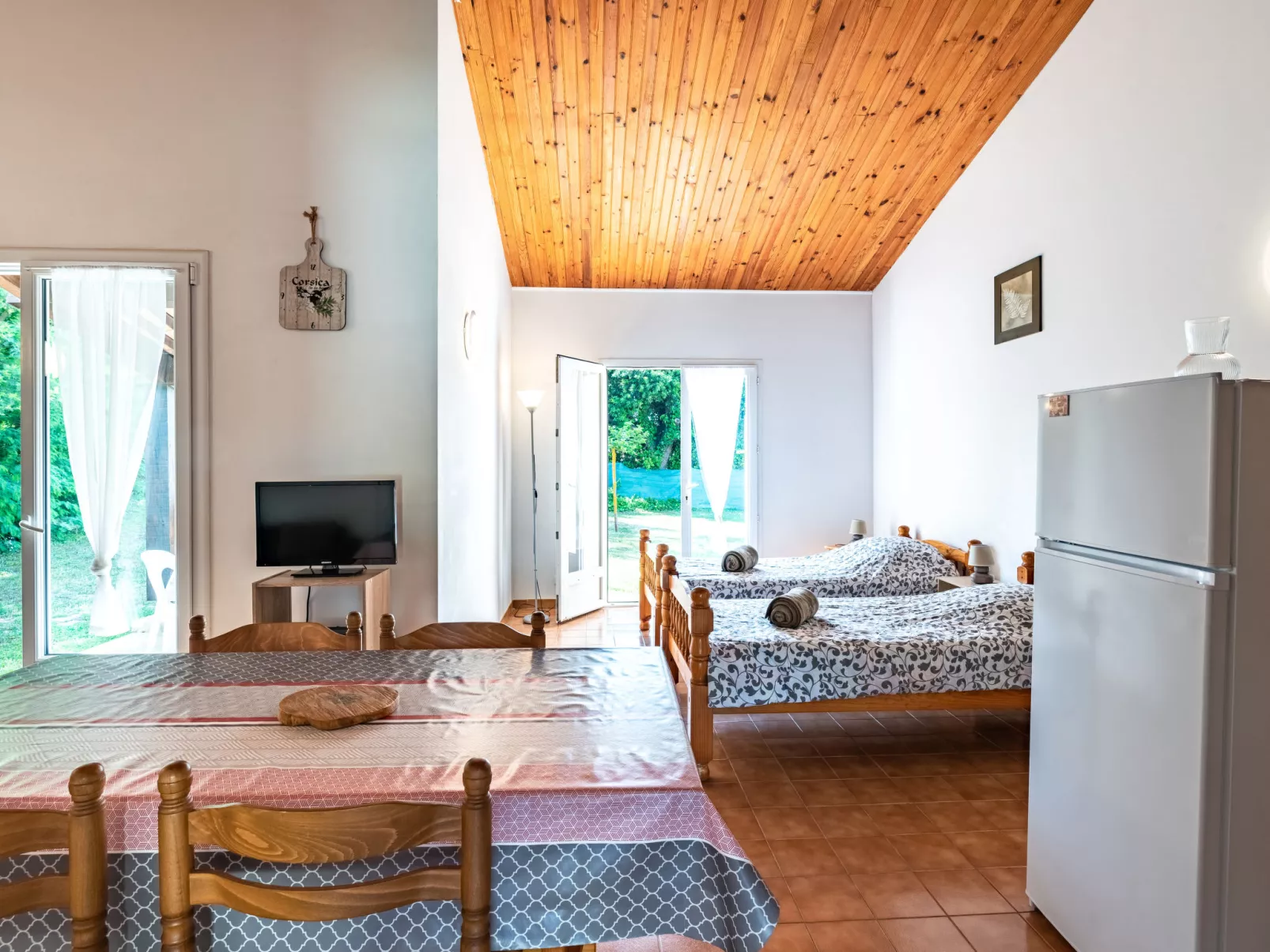 La Pinède, bungalow 6 pers.-Drinnen