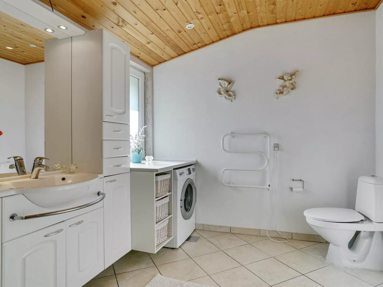 "Anselma" - 800m to the fjord - Inside