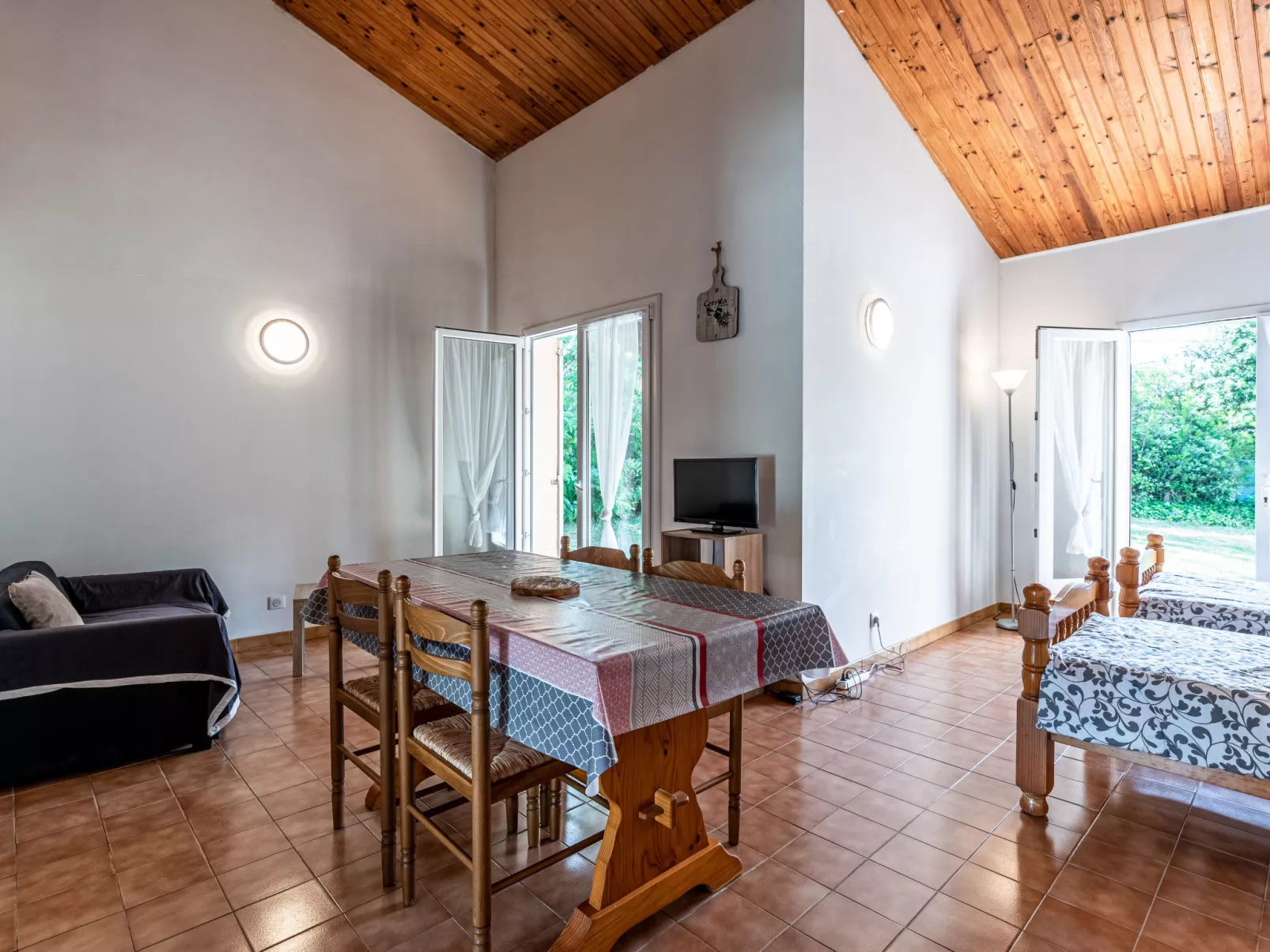 La Pinède, bungalow 6 pers.-Drinnen