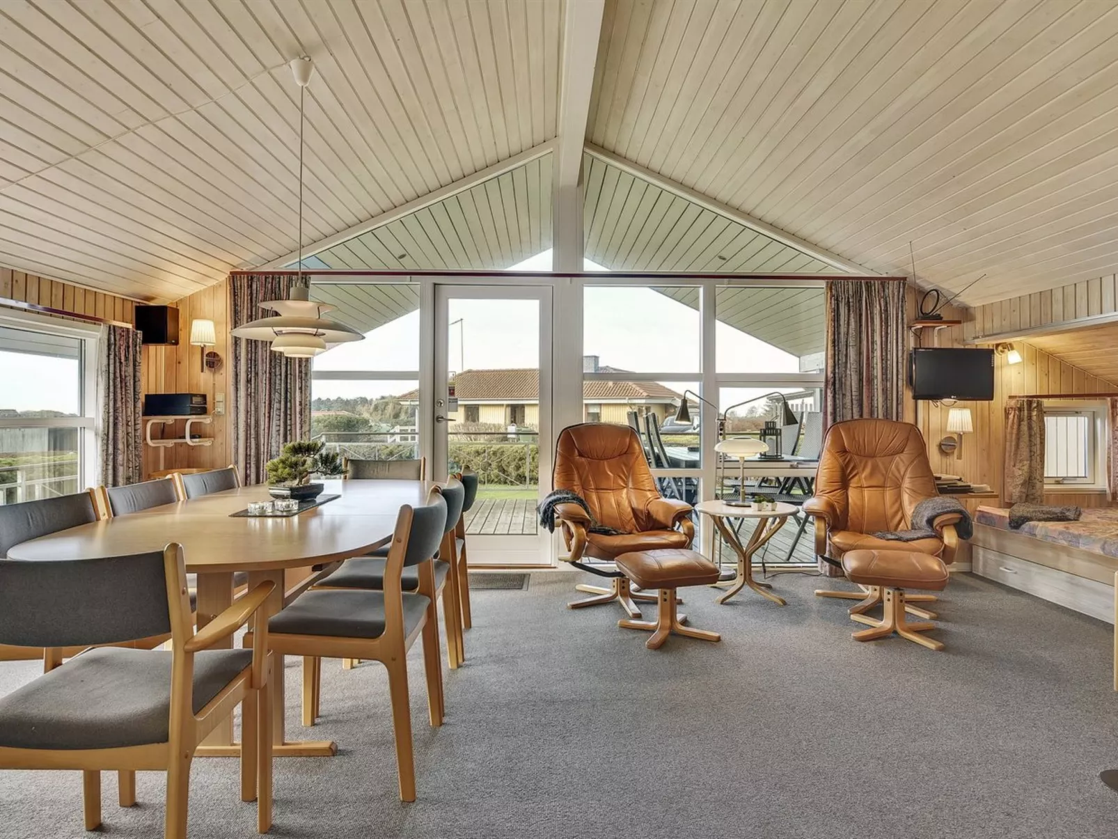 "Hjalmar" - 400m from the sea-Inside