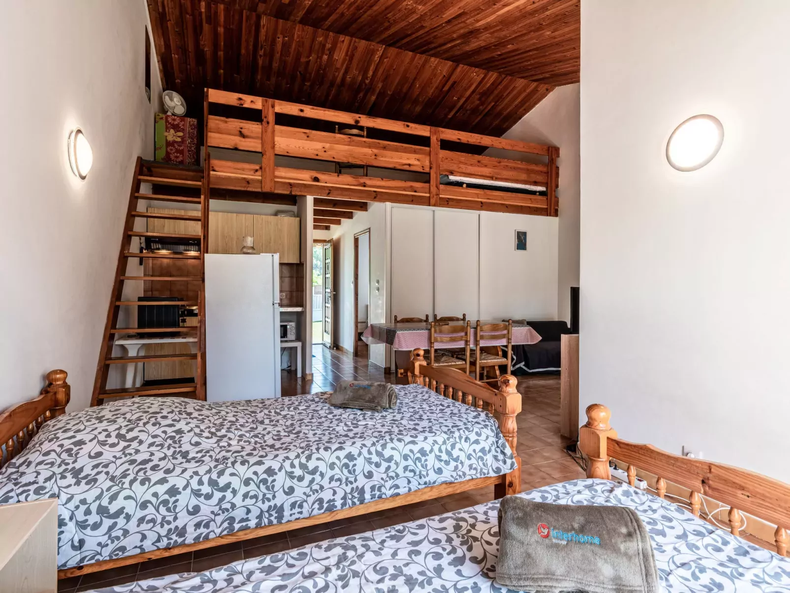 La Pinède, bungalow 6 pers.-Drinnen