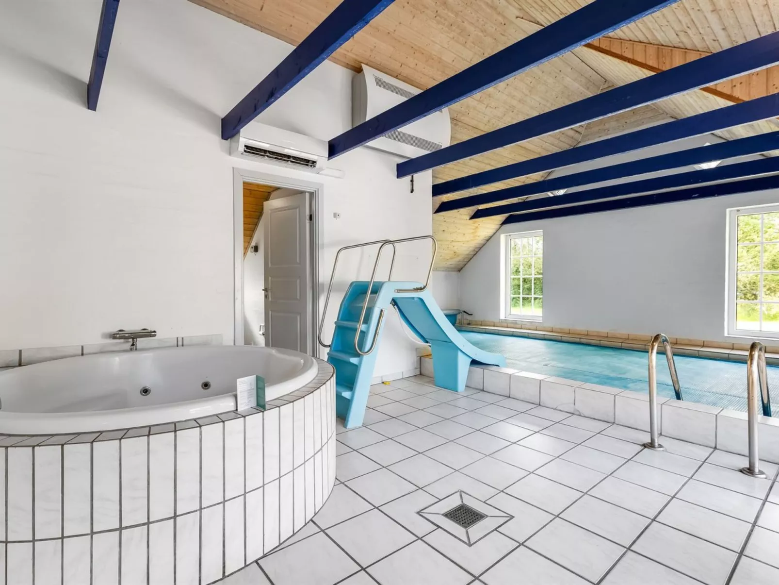 "Marilisa" - 700m to the fjord-Draußen