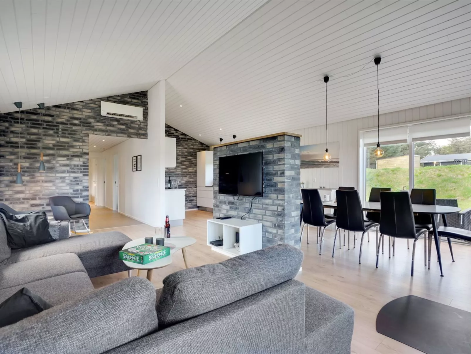 "Øthbiorn" - 1.1km from the sea-Drinnen