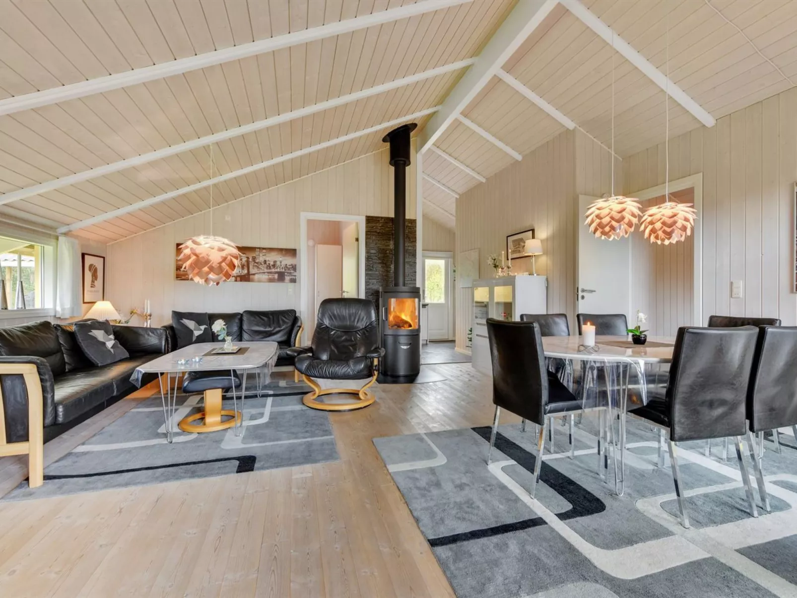 "Hwiting" - 200m from the sea-Inside