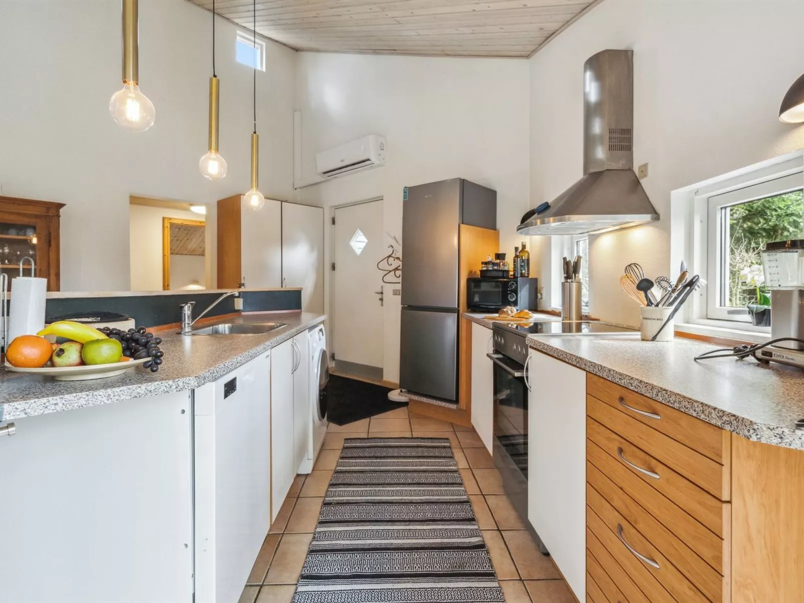 "Amanda" - 30km from the sea-Inside