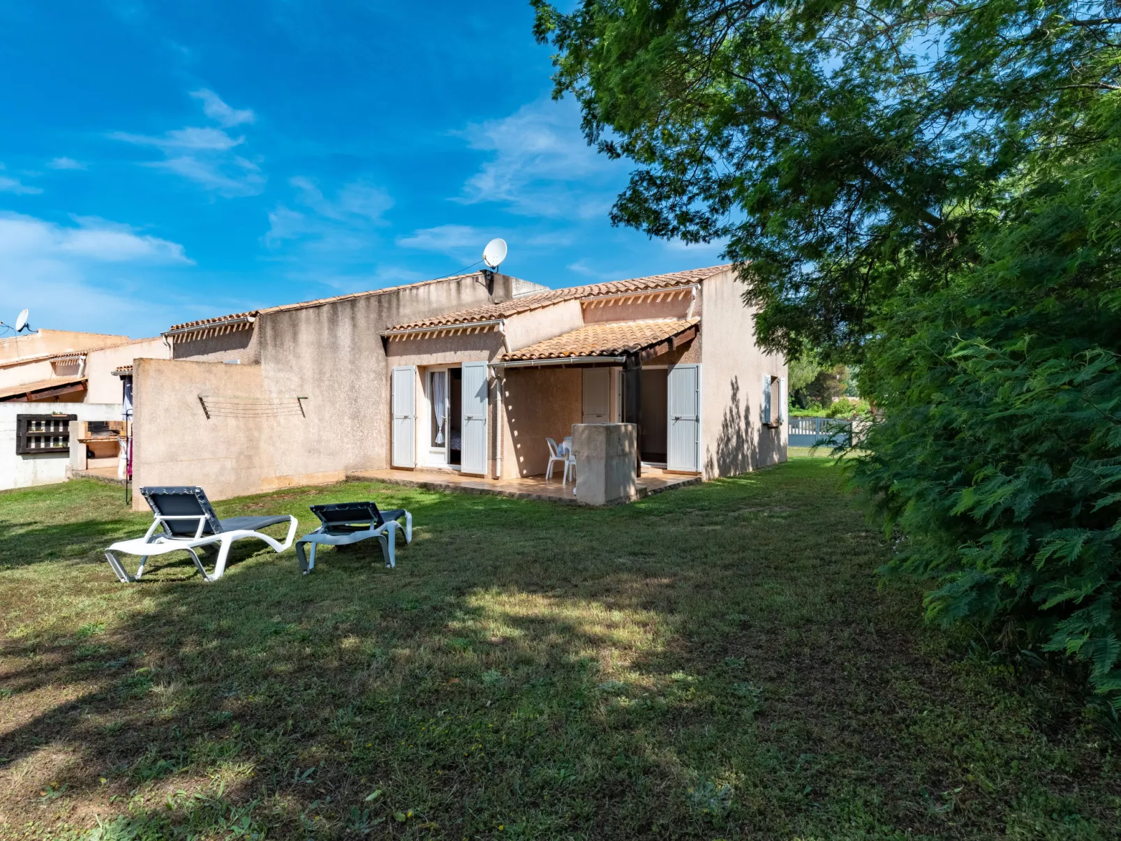 La Pinède, bungalow 6 pers.-Draußen