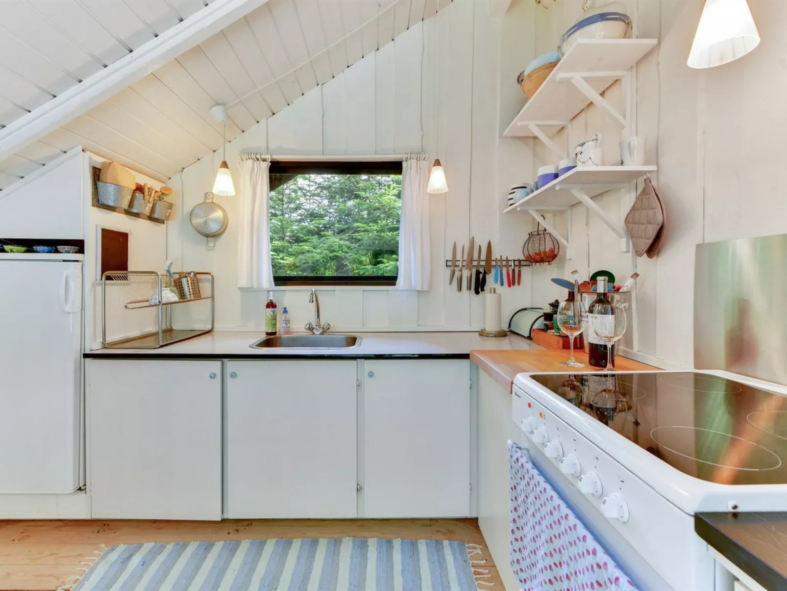 "Alika" - 200m to the fjord-Inside