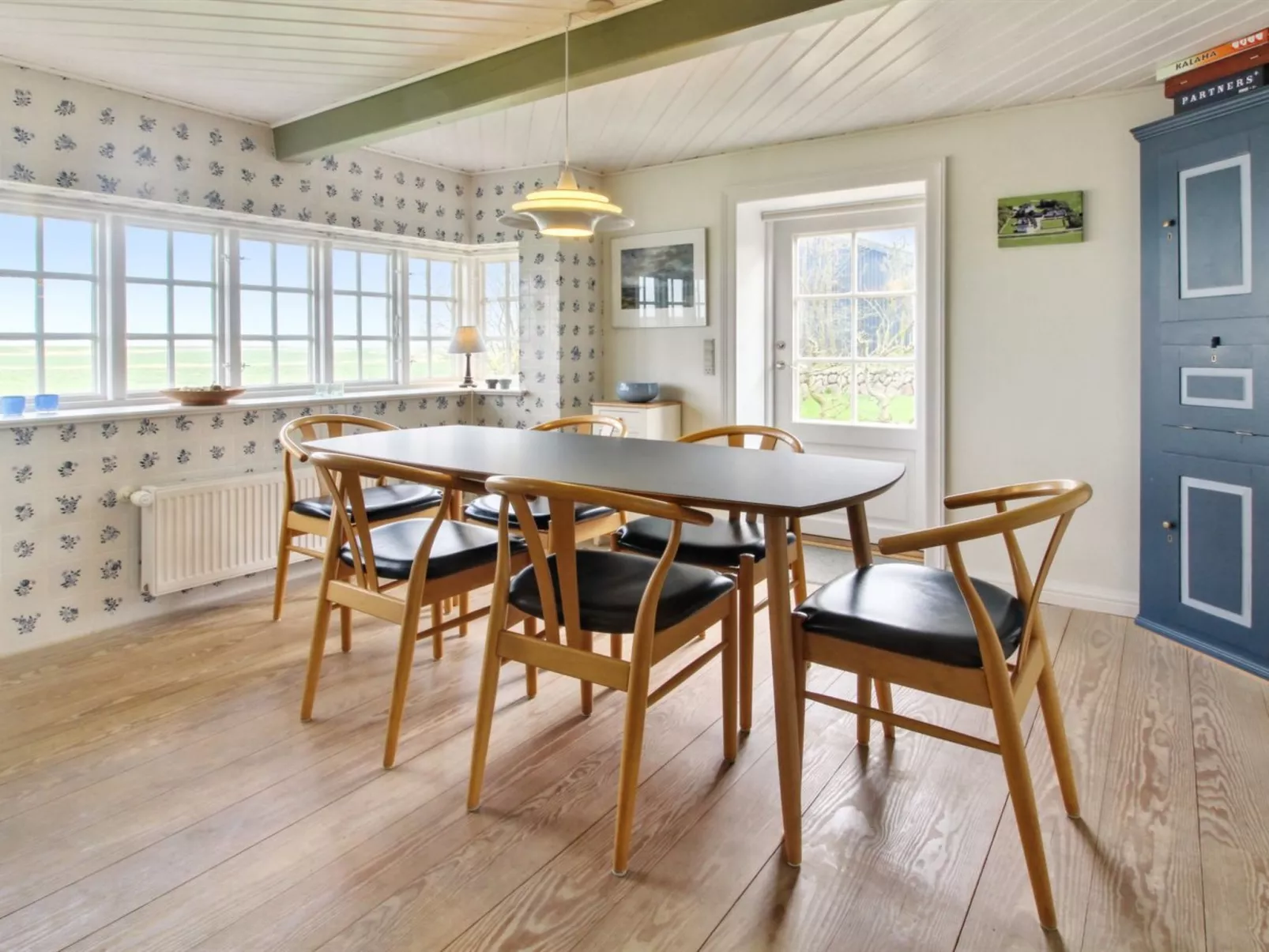 "Ingulf" - 18km from the sea-Inside