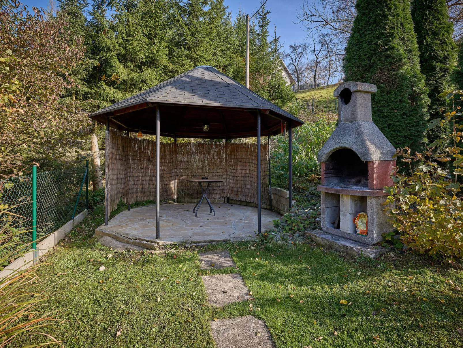 Leisure Lounge & Pool-Outside