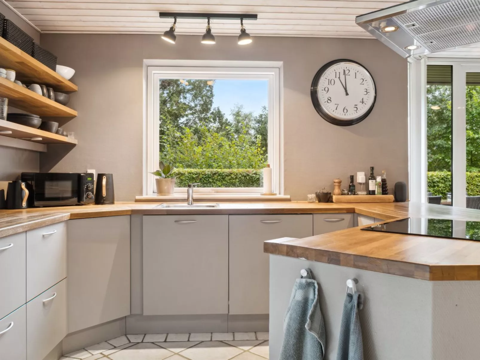 "Thiokk" - 500m from the sea-Inside