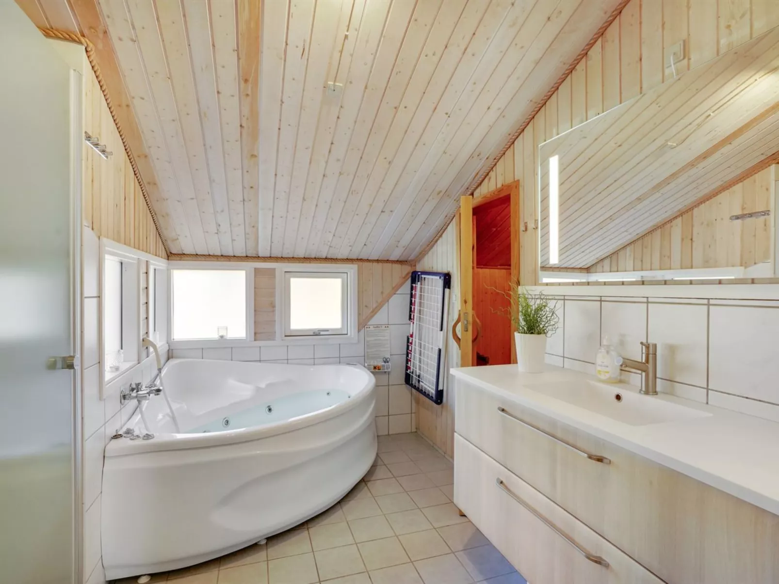 "Sighbiorn" - 950m from the sea-Inside