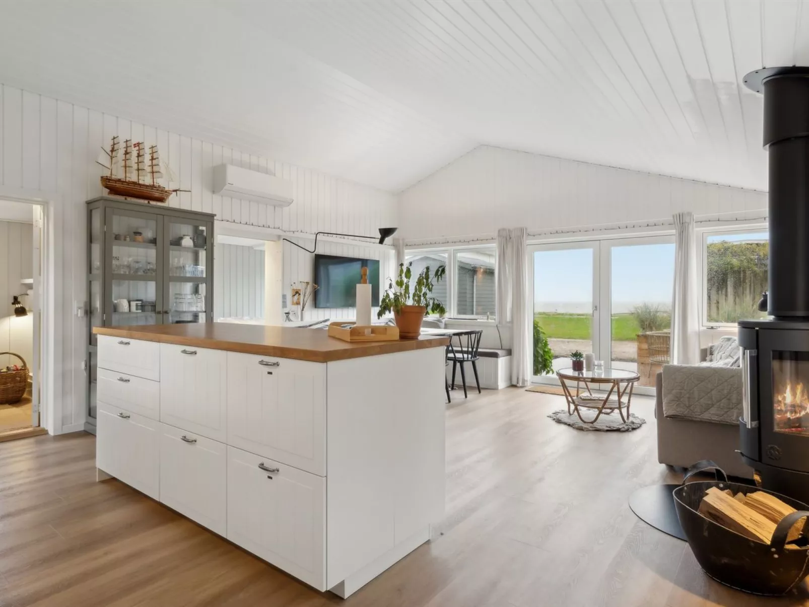 "Pedersen" - 50m from the sea-Inside