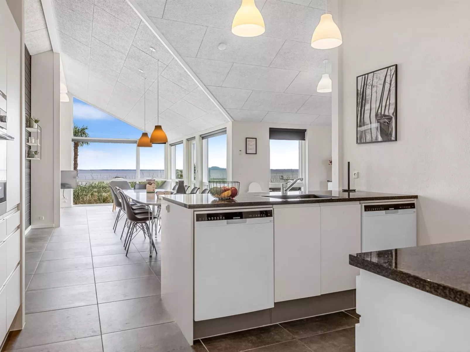 "Eino" - 30m from the sea-Inside