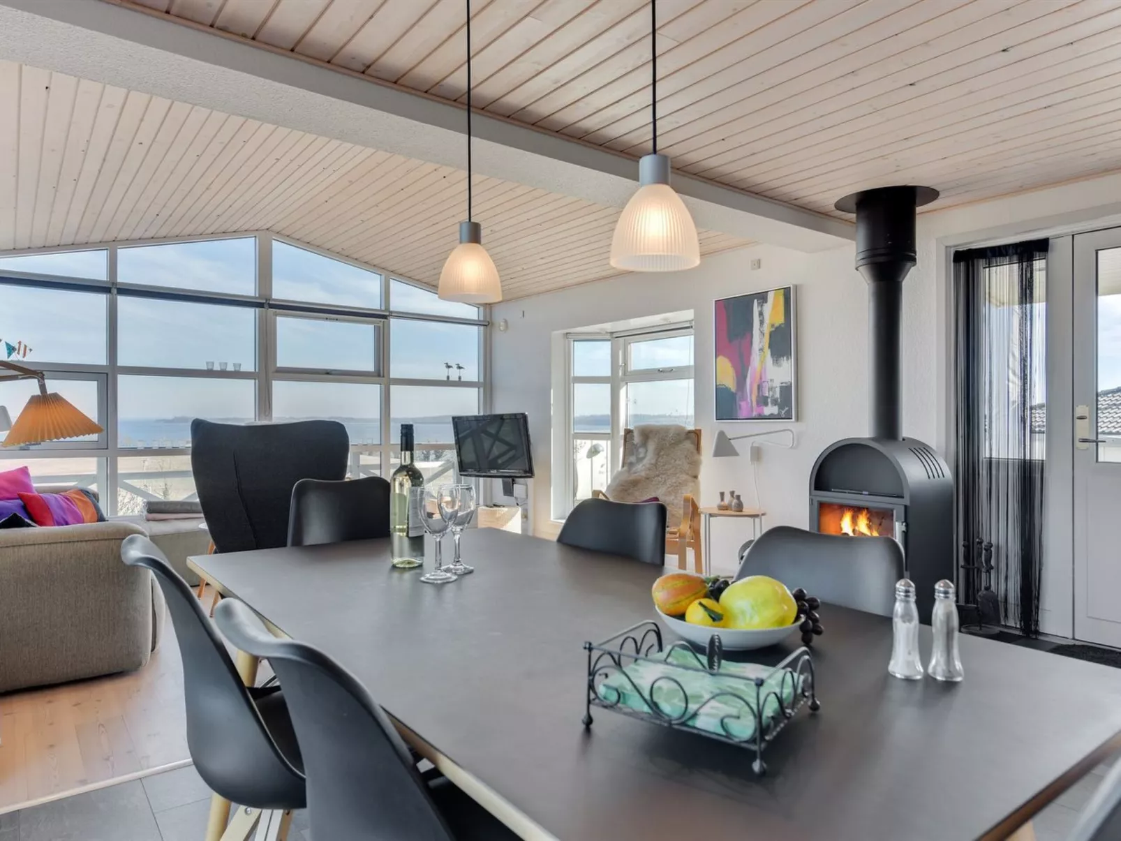 "Haraldina" - 350m to the fjord-Inside