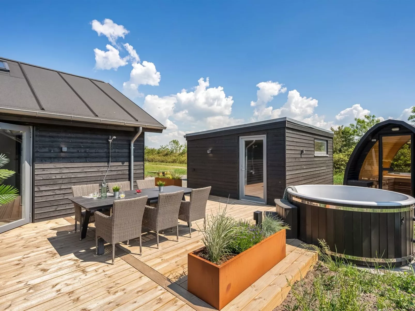 "Måns" - 500m to the fjord-Outside