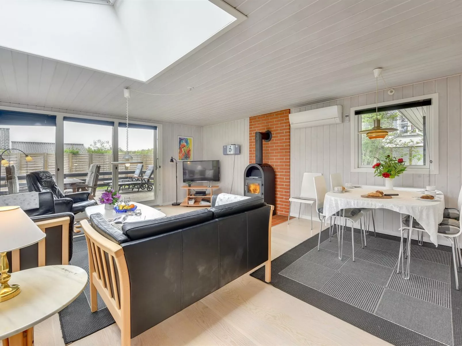 "Hildegarde" - 900m from the sea-Inside