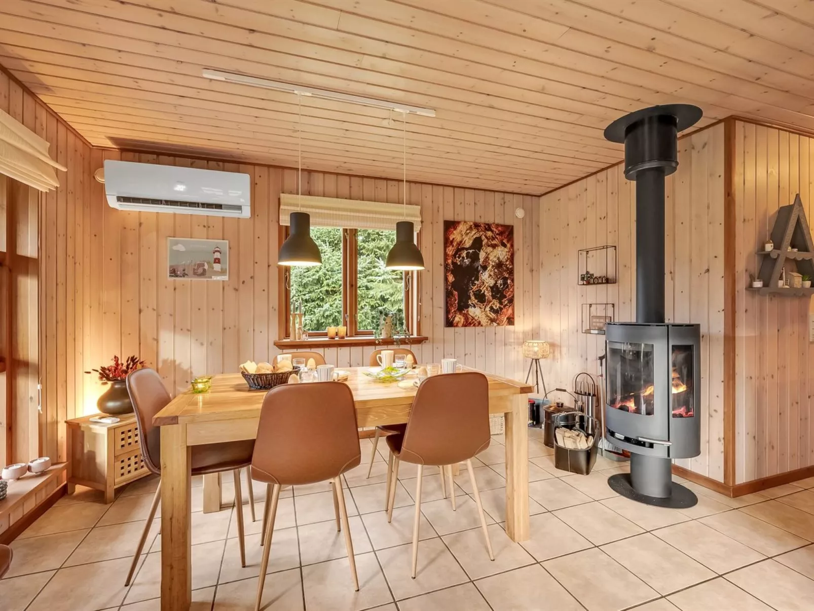 "Engeline" - 300m to the fjord-Drinnen