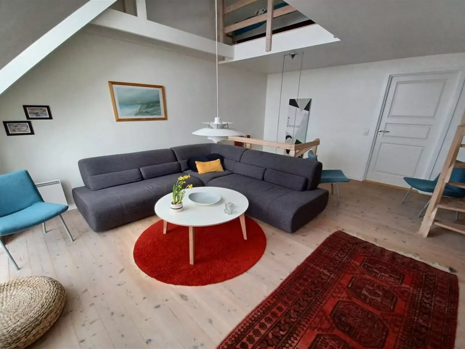 "Line" - 10m from the sea-Dedans