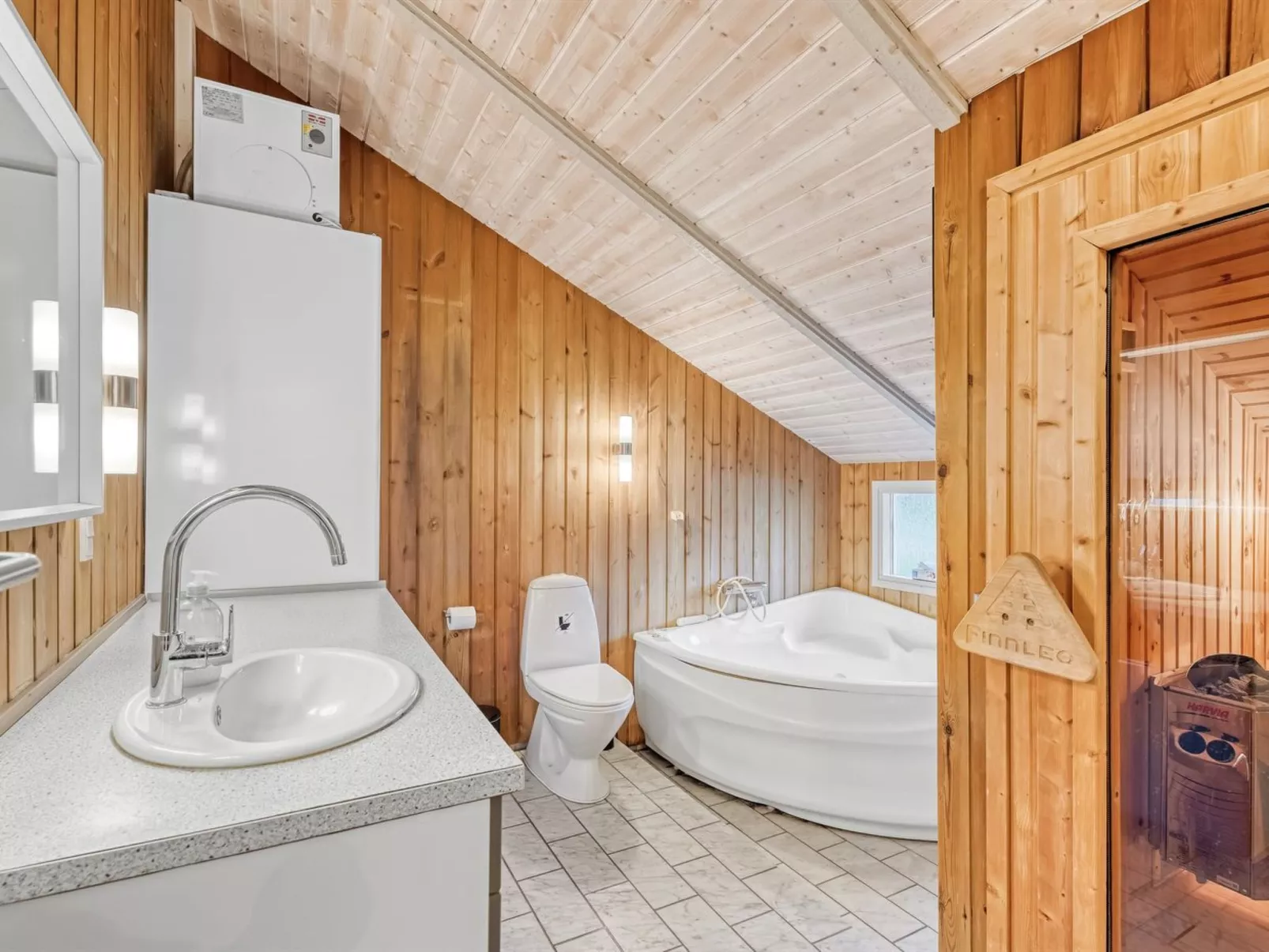 "Hithin" - 800m from the sea-Inside