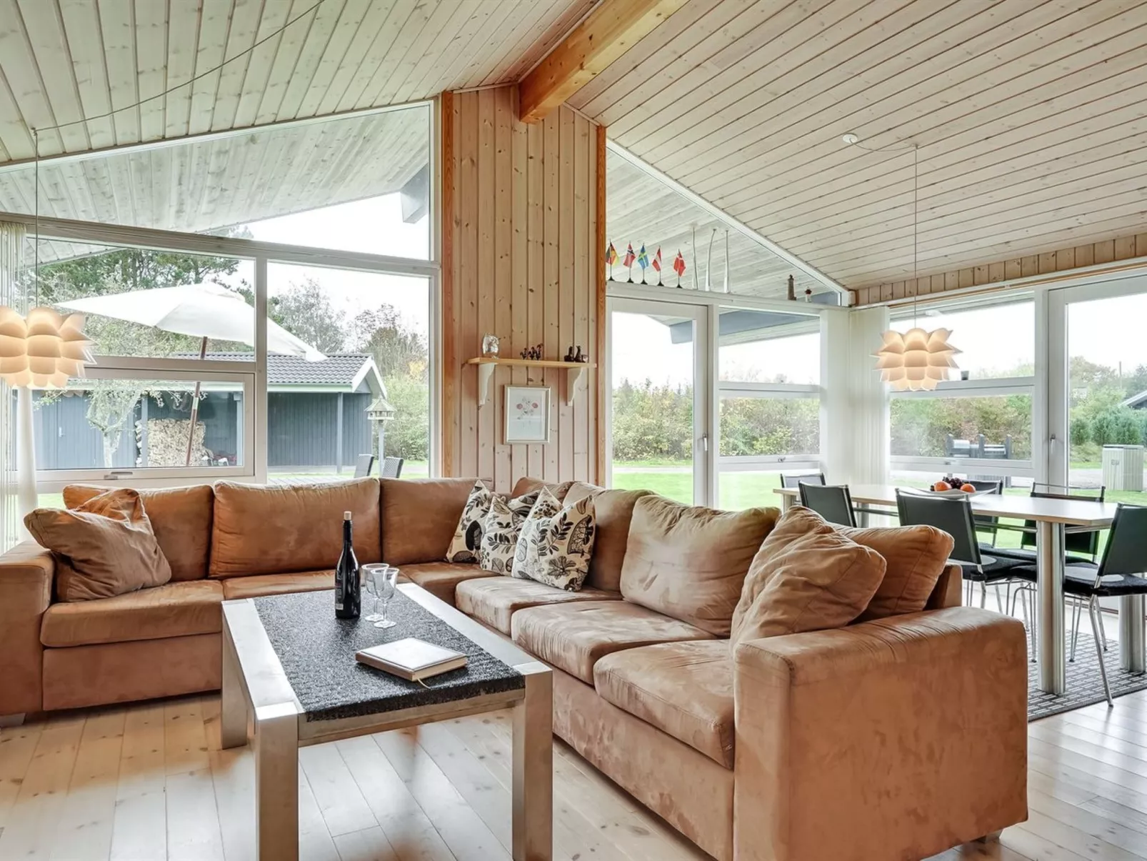 "Tayler" - 1.8km from the sea-Dedans