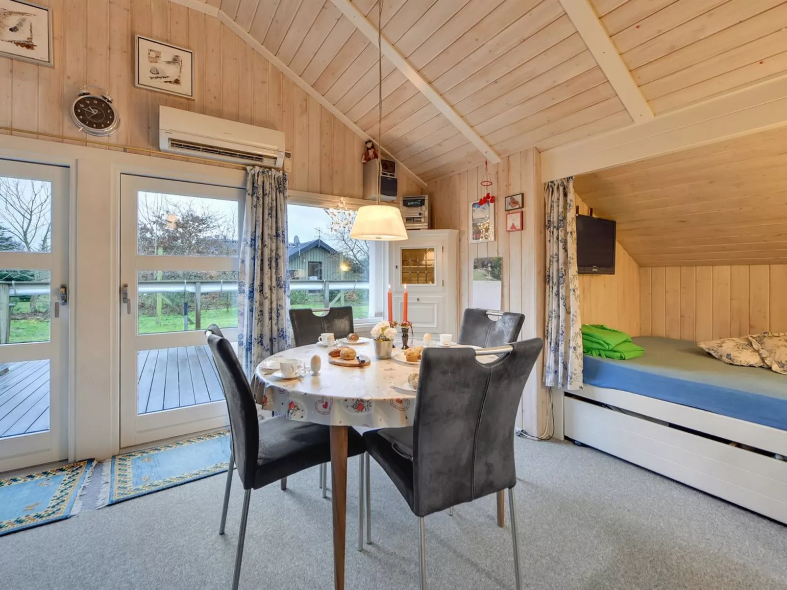 "Hannah" - 300m to the fjord-Inside