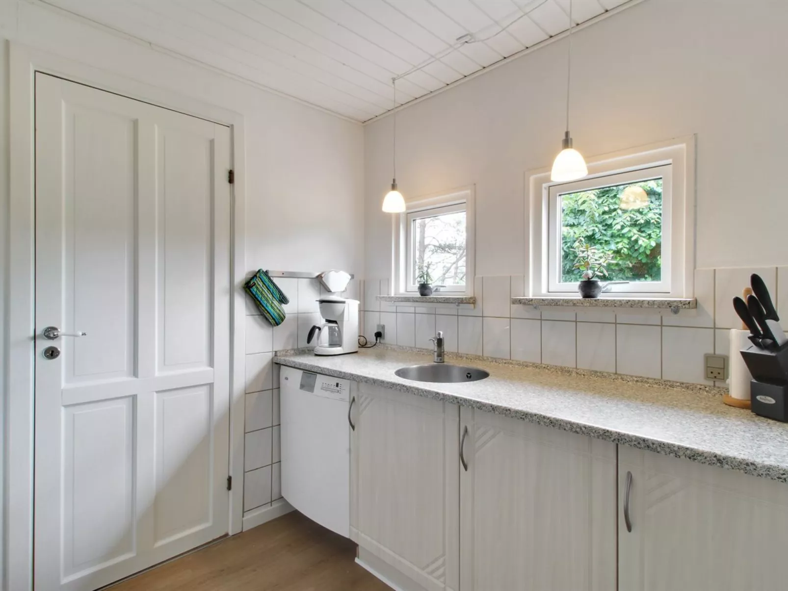 "Flora" - 150m from the sea-Dedans