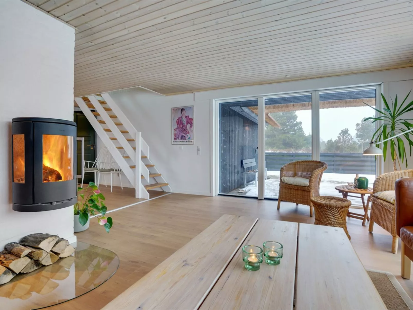 "Reiko" - 1.5km from the sea-Inside