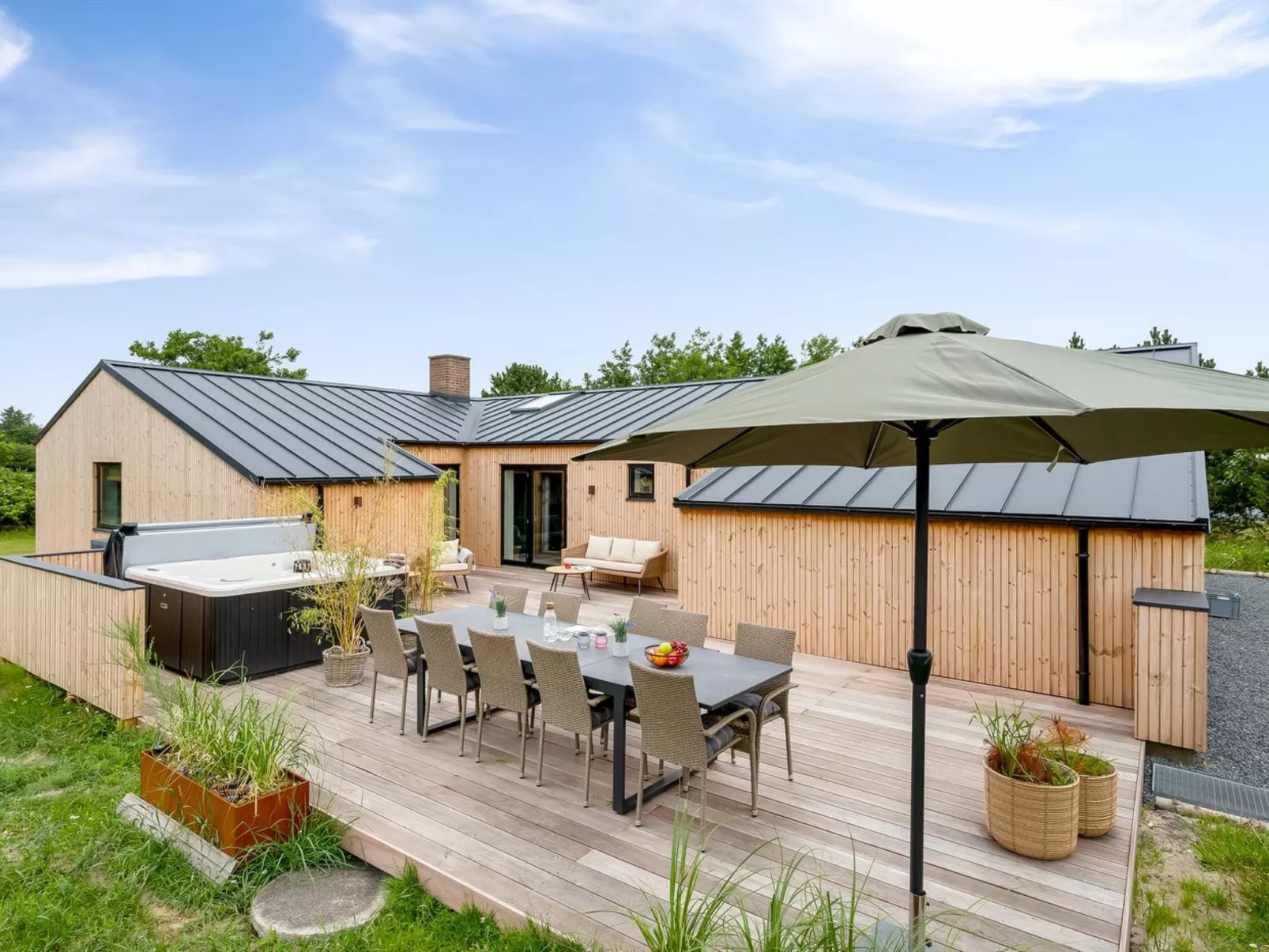 "Gunny" - 500m to the fjord-Draußen