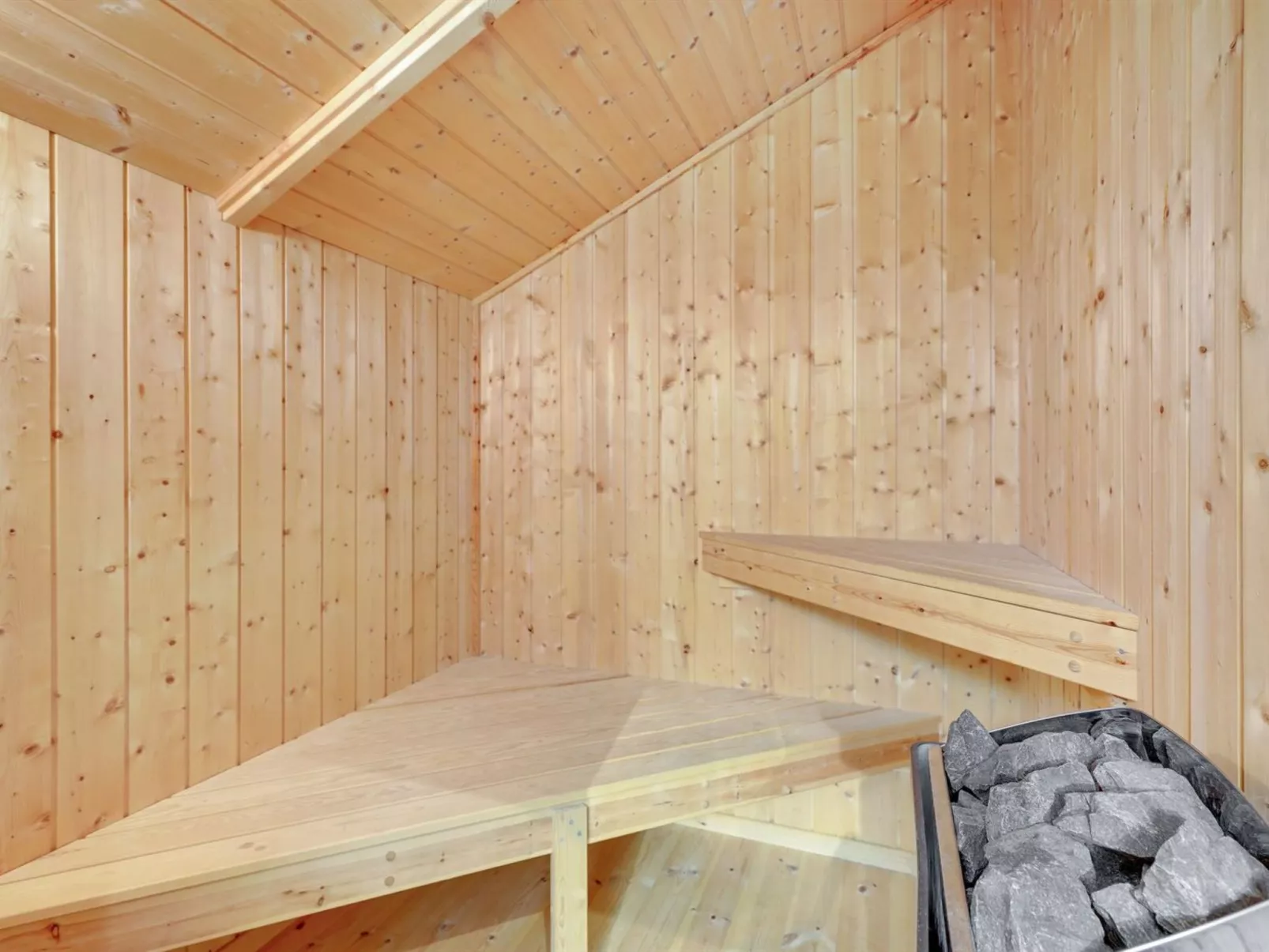 "Danna" - 850m to the fjord-Drinnen