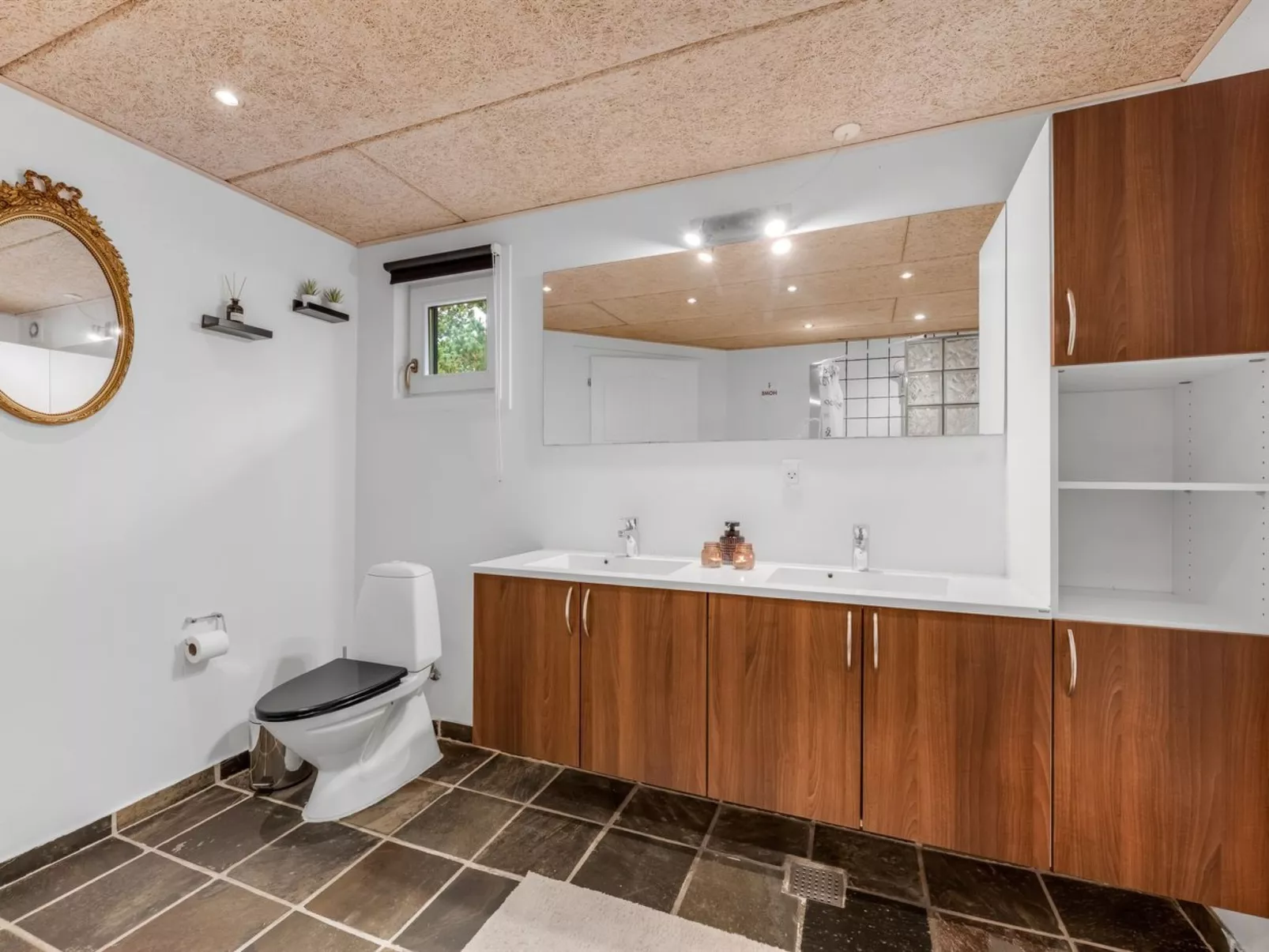 "Yvonna" - 350m to the fjord-Dedans