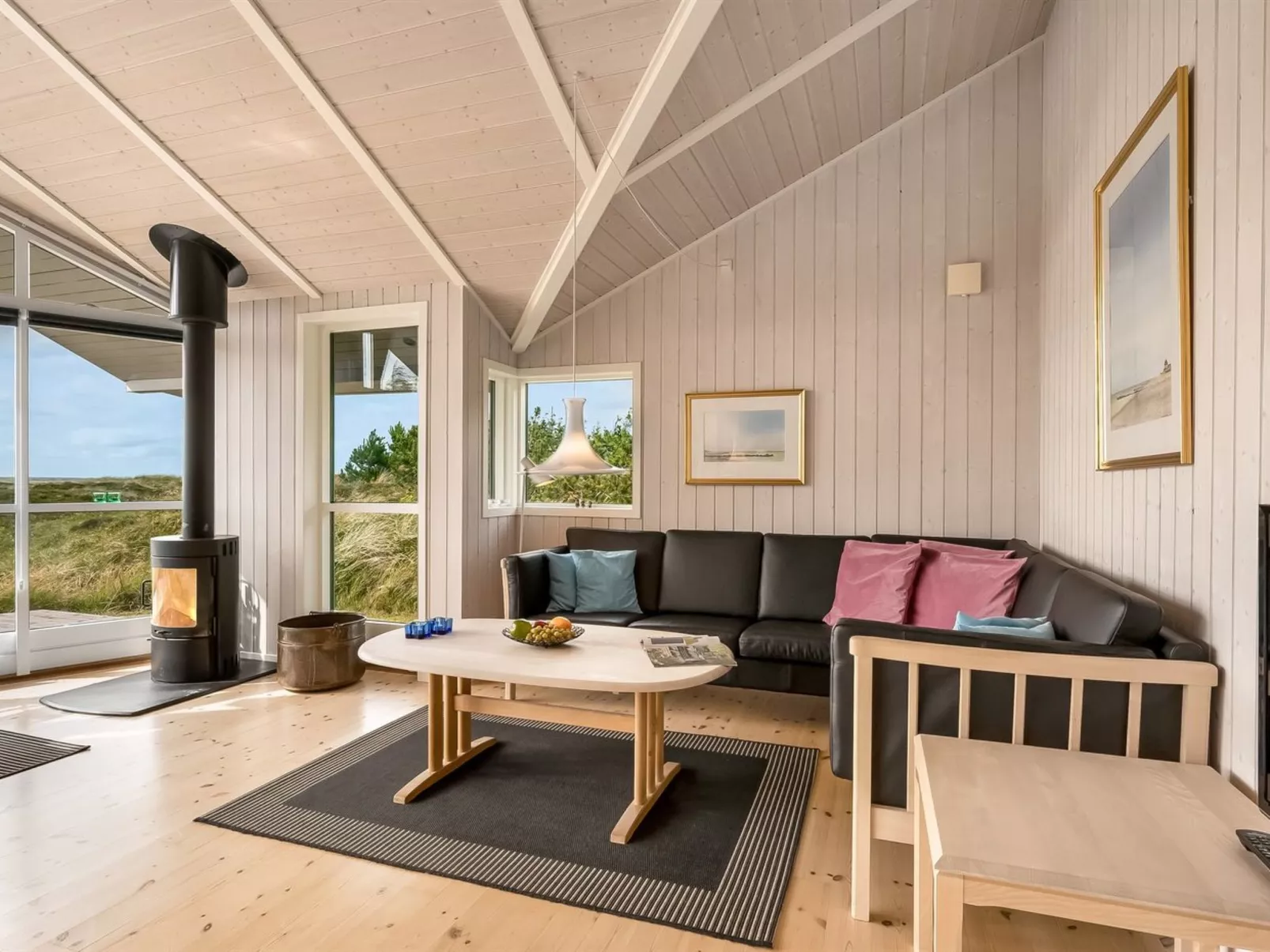 "Leona" - 250m to the fjord-Inside