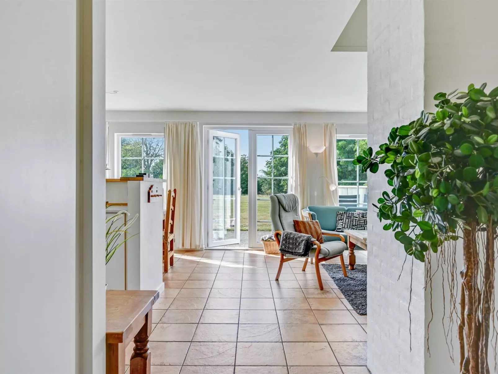 "Arwin" - 250m from the sea-Inside