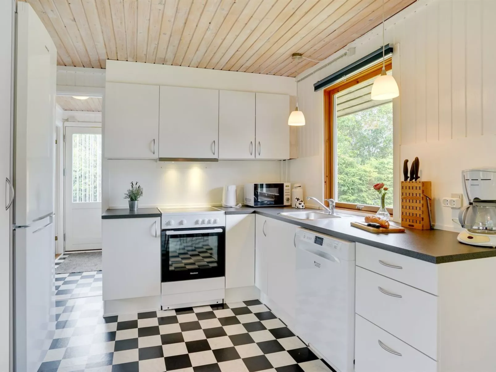 "Soraya" - 700m to the fjord-Inside