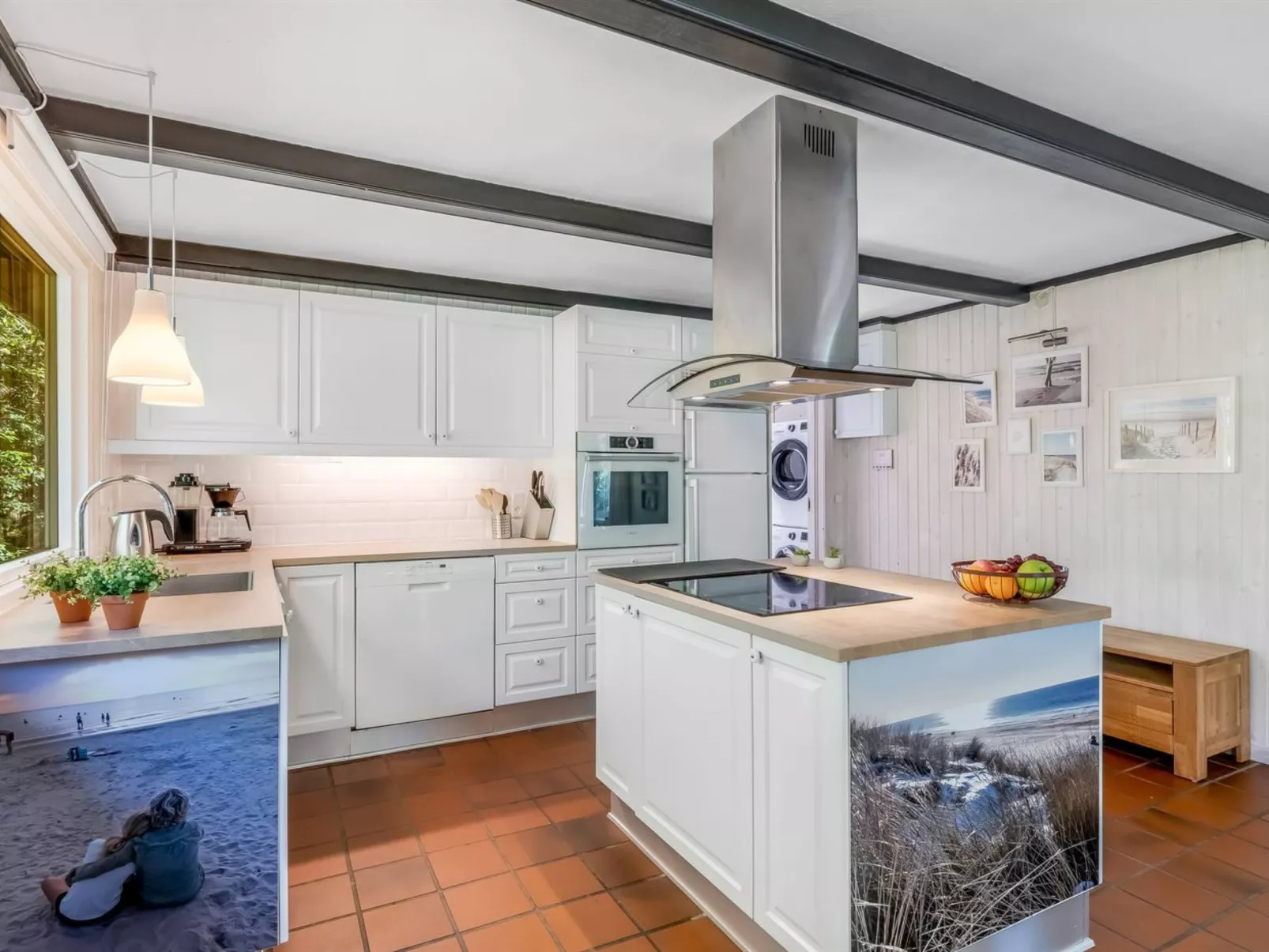 "Yall" - 1km from the sea-Inside